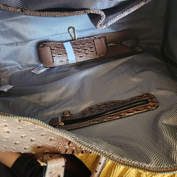 COPY - COPY - Vegan Ostrich Leather Weekender Bag w/Trolley Sleeve! - Picture 3 of 4